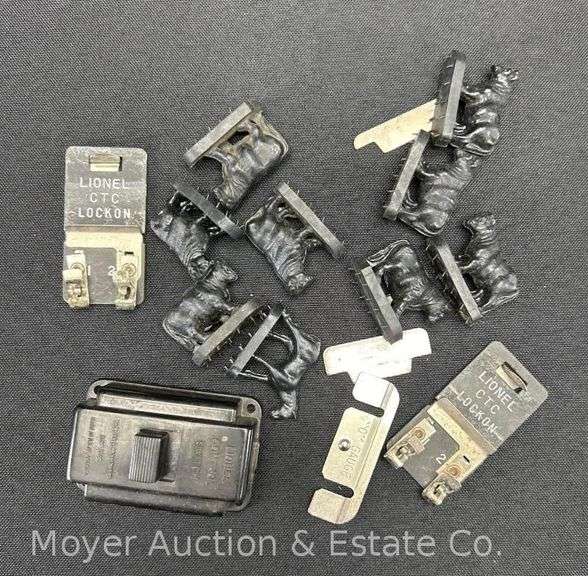 Lionel No. 3472 Operating Milk Car and No. 3656 Operating Cattle Car