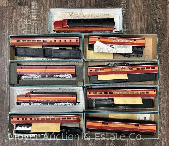 (2) Athearn HO Scale Southern Pacific Diesel Locomotives, with 7 Southern Pacific Passenger Cars image