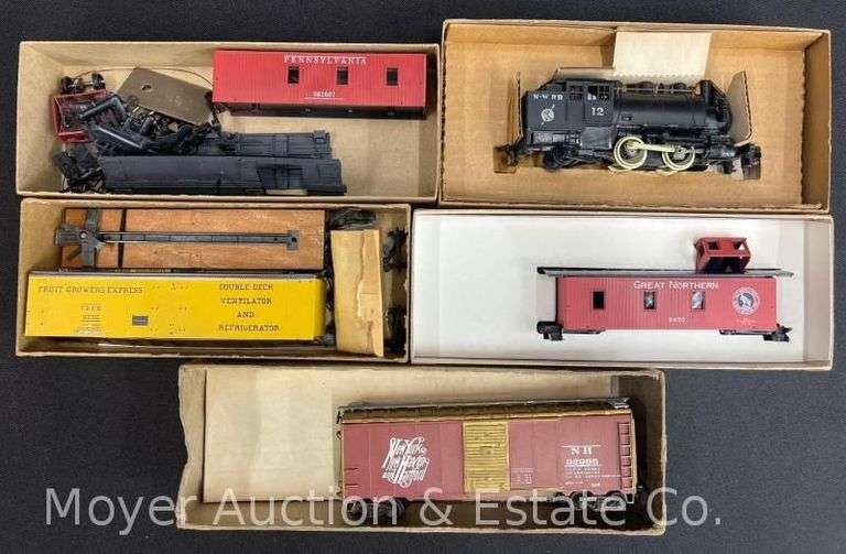 Athearn HO Scale "Little Monster" Locomotive and (4) Asst. HO Scale Cars image