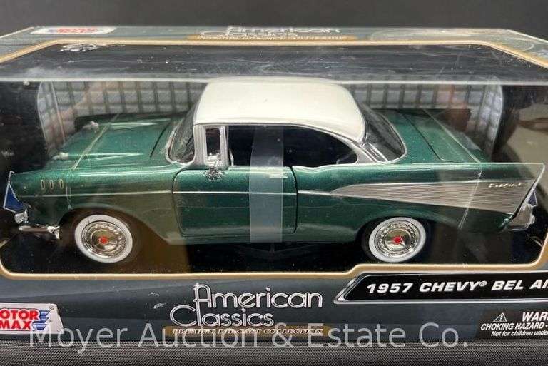 MotorMax 1949 Ford Coupe and 1957 Chevy Bel Air 1:24 Scale Die-Cast Cars