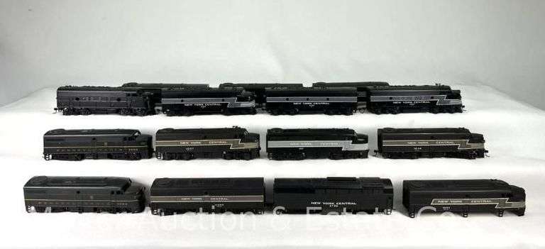 (6) HO Scale Diesel Locomotives, with Other Dummy and B Units image