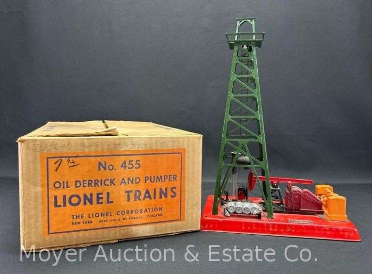 Lionel No. 455 Oil Derrick and Pumps, with Original Box image