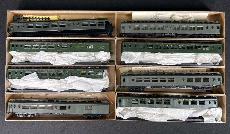(8) Roundhouse Pullman Palace Cars, with Boxes image