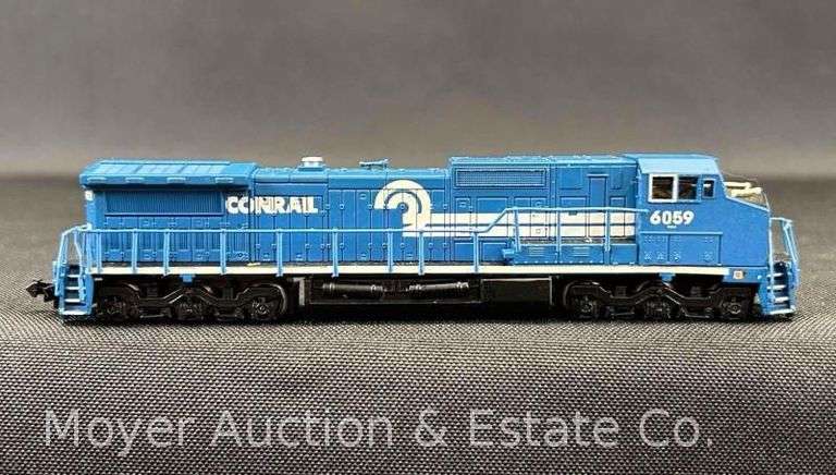 Bachmann Spectrum N Scale Conrail Diesel Locomotive, with Original Plastic Case image