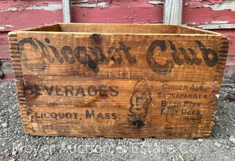 Clicquot Club Wood Advertising Crate, 19"x13"x11"h image
