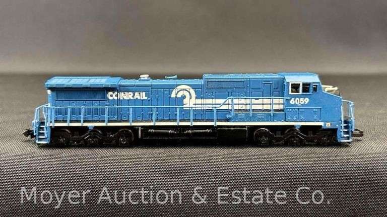 Bachmann Spectrum N Scale Conrail Diesel Locomotive, with Original Plastic Case image