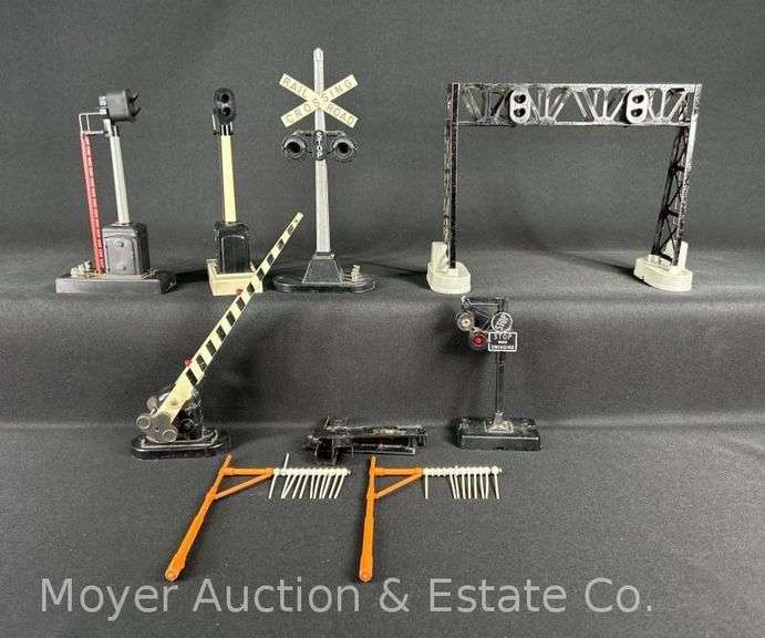 Group of Lionel Signals, with Original Boxes image