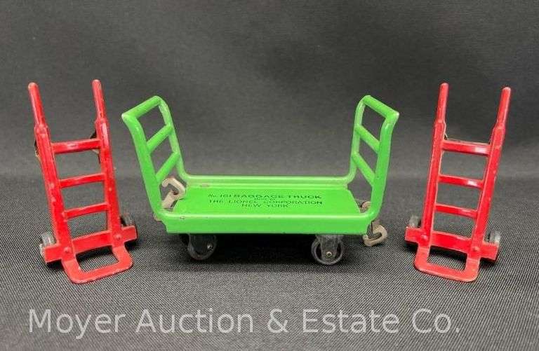 Lionel No. 163 Pre-War Freight Station Set, Missing Dump Car, with Original Box