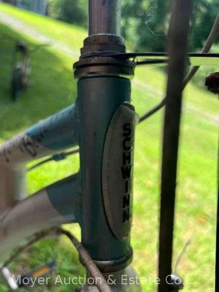 Schwinn Point Beach Cruiser Bike