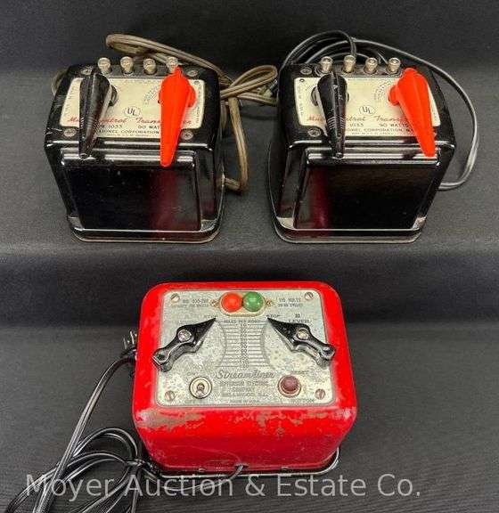 (2) Lionel Transformers, with StreamLiner Transformer image