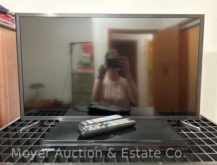 33" Saumsung Television with BluRay Player, Model UN32M5300AF image