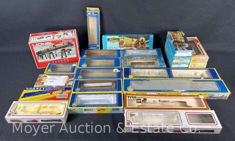 Group of Asst. Train and Freight Car BOXES ONLY, Most HO Scale image