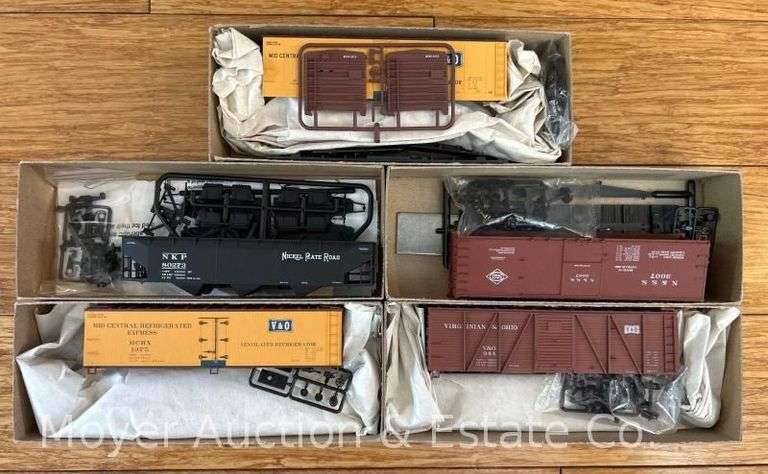 (5) Ccurail HO Scale Freight Cars, with Original Boxes image