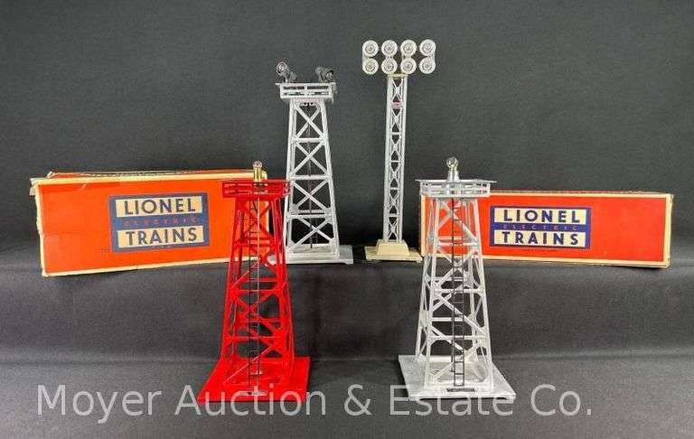 (4) Lionel Floodlight Towers, 2 with Boxes image
