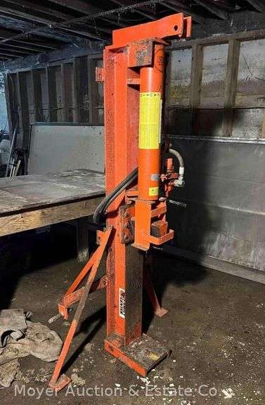 Central Tractor 3 Point Hydraulic Log Splitter, Condition Unknown image