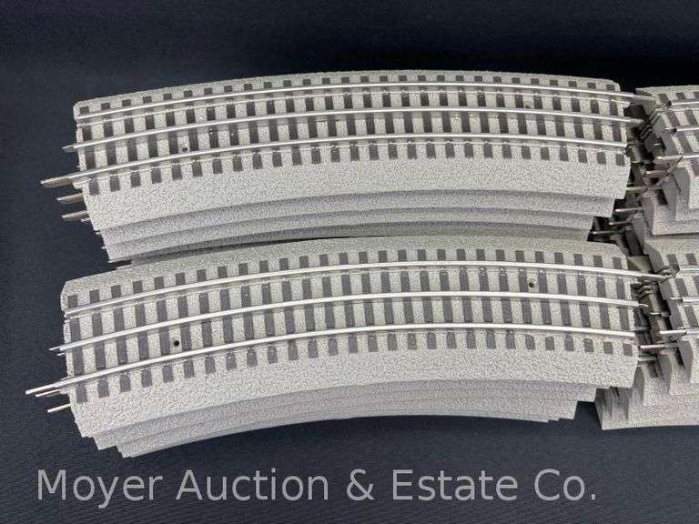 (30) Lionel FastTrack Curved Track Sections