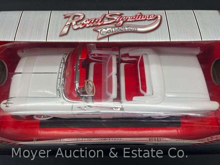 Road Signature 1957 Oldsmobile Super 88 1:18 Scale Die-Cast Model
