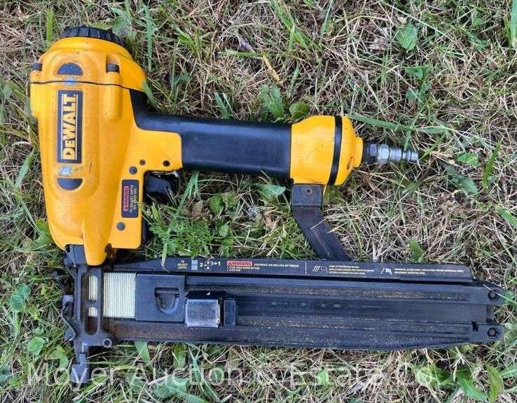 Dewalt D51430 16 Gauge Medium Crown Staple Gun