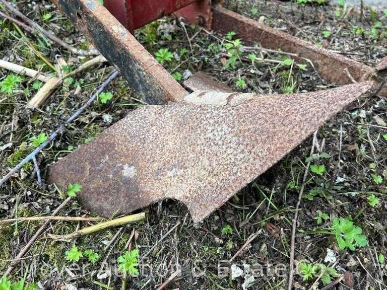 Farm & Country 3pt. Subsoiler with Ditching Attachment