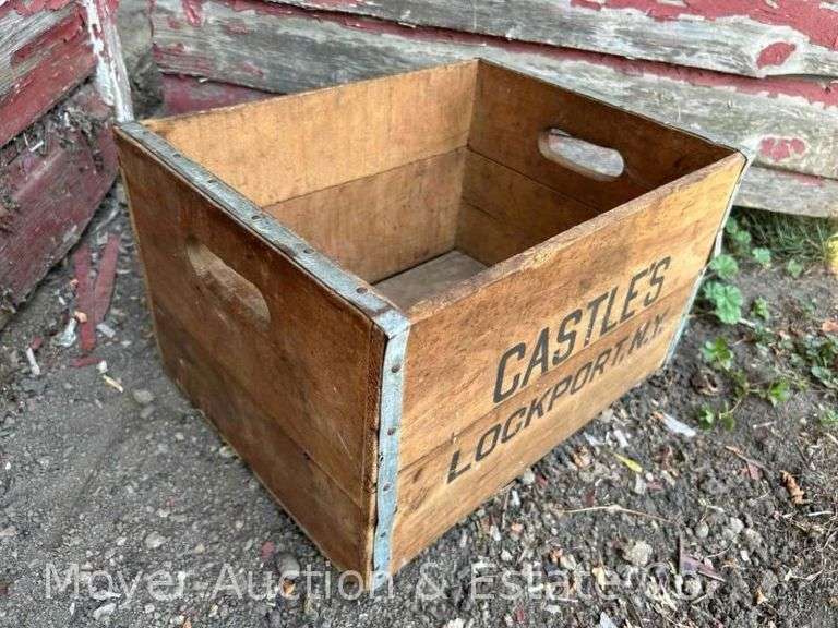 Castle's Lockport, NY Wood Crate, 17"x13"x10"h