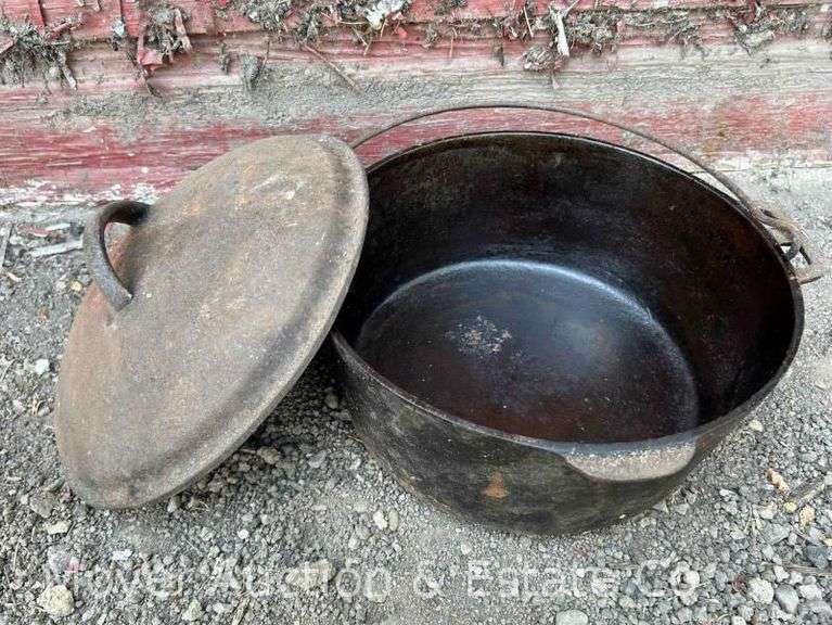 Cast Iron Dutch Oven with Lid, Older, Marked with 8, 10"w