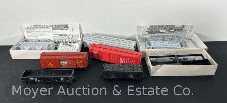 Group of HO Scale Freight Cars in Walthers Boxes image