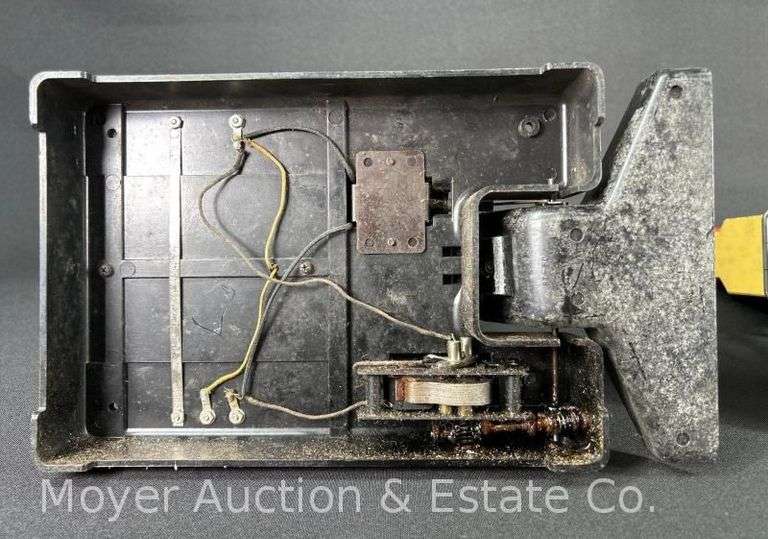 (2) Lionel No. 97 Coal Elevators, See Pictures for Condition