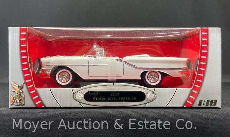 Road Signature 1957 Oldsmobile Super 88 1:18 Scale Die-Cast Model image