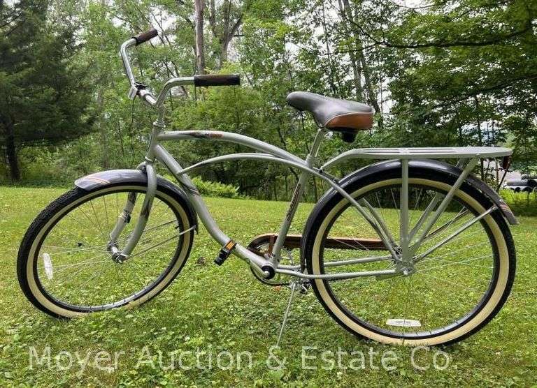 Schwin Cruiser Bike image