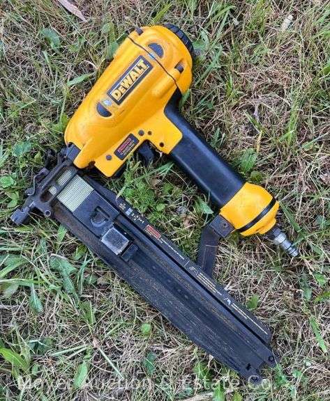 Dewalt D51430 16 Gauge Medium Crown Staple Gun image