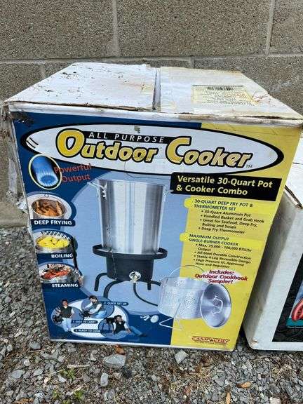 New 30qt. Aluminum Stock Pot with Lid & Used 19qt. Enamel Steam Pot with Spout and Lid