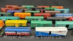 (30) Asst. HO Scale Freight Cars