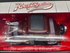 Road Signature 1932 Ford Coupe 1:18 Scale Die-Cast Model