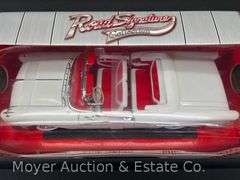 Road Signature 1957 Oldsmobile Super 88 1:18 Scale Die-Cast Model