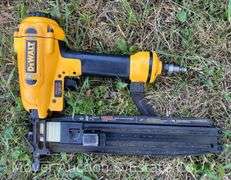 Dewalt D51430 16 Gauge Medium Crown Staple Gun