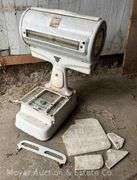 Barnes Produce Scale, White Porcelain, Broken Scale Bed, HEAVY, Must Bring Help to Load/Remove