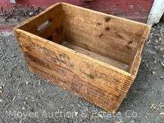 Clicquot Club Wood Advertising Crate, 19"x13"x11"h
