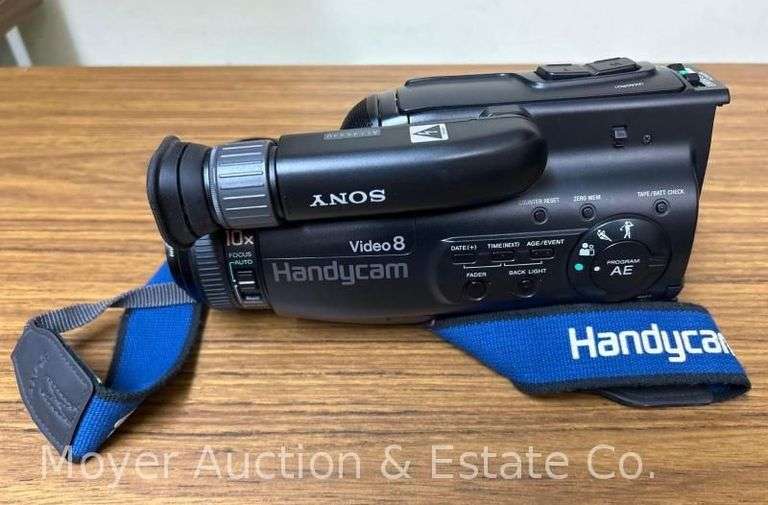 Sony Video Camera Recorder CCD-FX410, with Bag and Accessories image