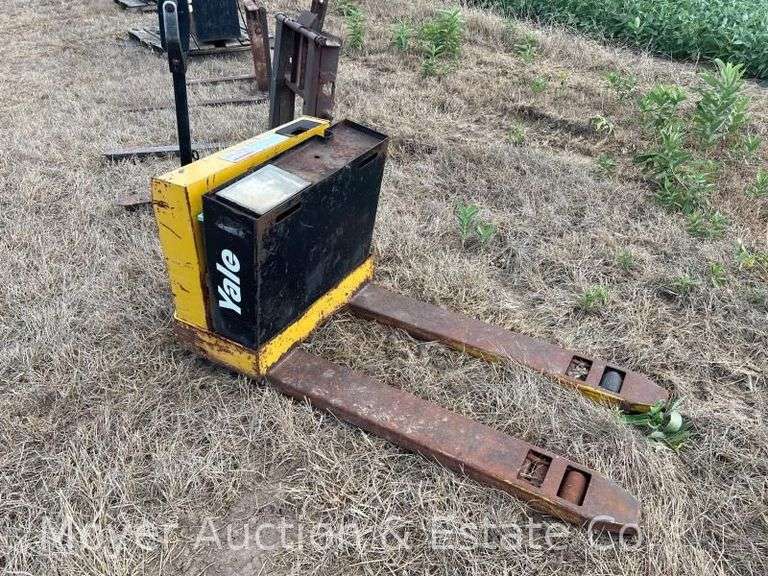 Yale Electric Pallet Jack, Non-working, 4,000lb Capacity image