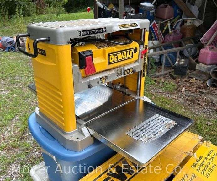 DeWalt Heavy Duty 12-1/2" Portable Thickness Planner image