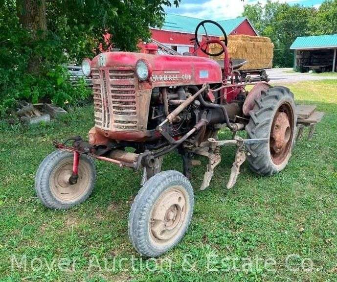 Farmall Cub Tractor, with Cultivators & Wheel Weights, Starts, Runs & Drives, Serial# 199560 image