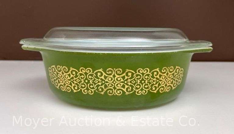 Pyrex Green and Gold Bramble 1.5qt Casserole Dish with Lid, 043 image