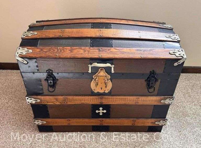 Curved Top Trunk with Liner, refinished, antique, 28"x18"x22"h image