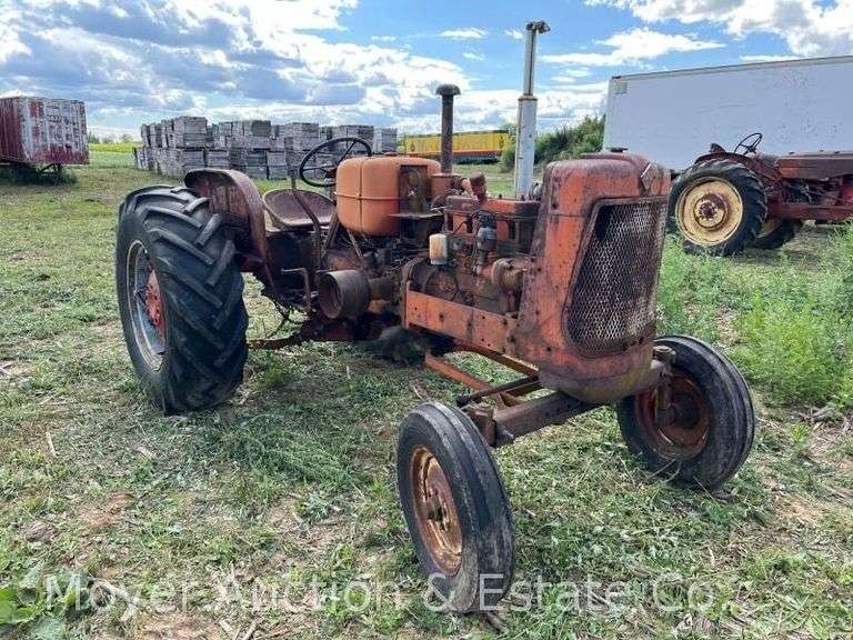 Allis Chalmers Tractor, Gas Engine, Wide Front, 3pt. Hitch image