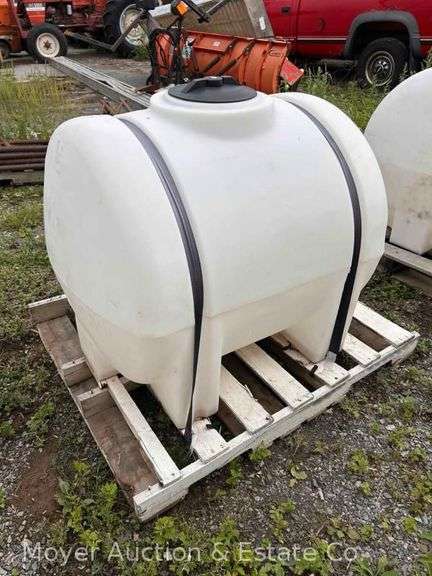 125-Gallon Horiz. Poly Tank, Strapped to Pallet, with Valve image