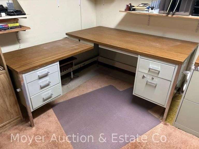 Corner Office Desk, Metal Base with Nice Photo-finish Top, 60"x67" image