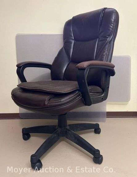 Nice Rolling Office Chair, with 2 Floor Mats image