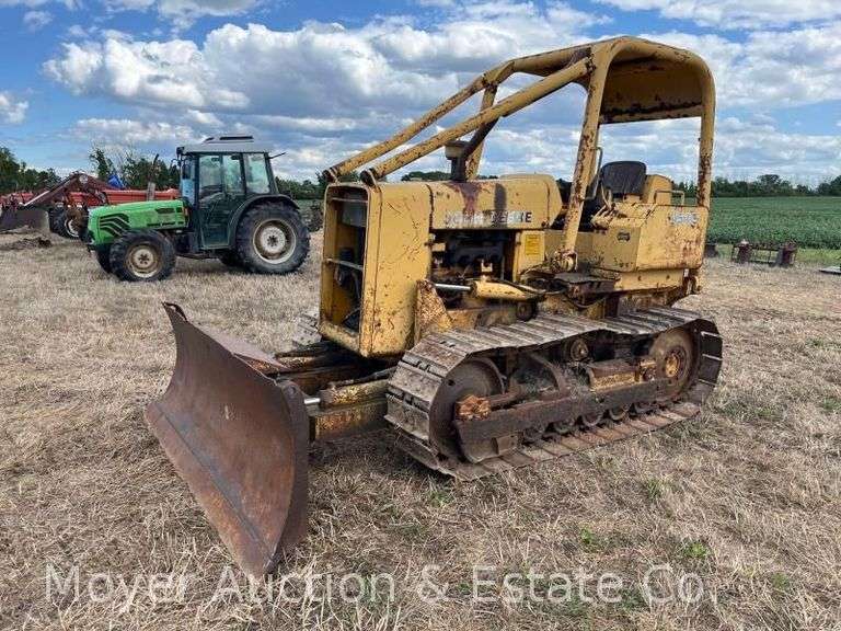 John Deere 450E Crawler/Dozer, Hyd. Tilt and Angle Blade, Diesel Engine, Starts/Runs/Drives image