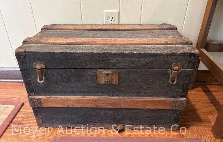 Small Flat Top Trunk, 22"x13"x13"h image