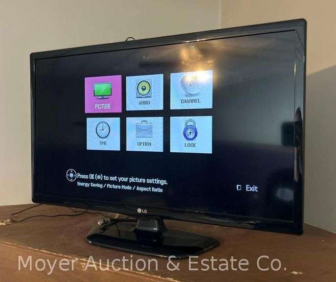 25" LG Television with Remote, Model 24LF452B image